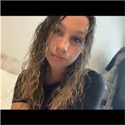 Studentessa al quinto anno con certificazione di Cambridge Pet